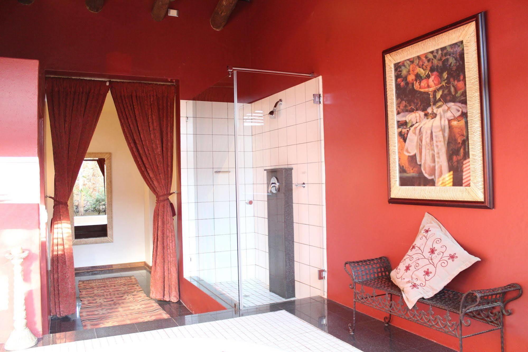 Lombardy Boutique Hotel & Conference Venue Pretoria-Noord Buitenkant foto