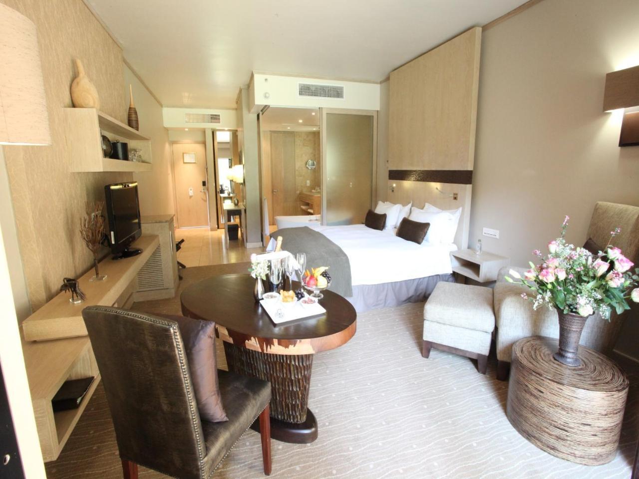 Lombardy Boutique Hotel & Conference Venue Pretoria-Noord Buitenkant foto